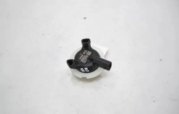 Volkswagen PASSAT B8 Airbag deployment crash/impact sensor 3Q0959354A 260117 2701170849