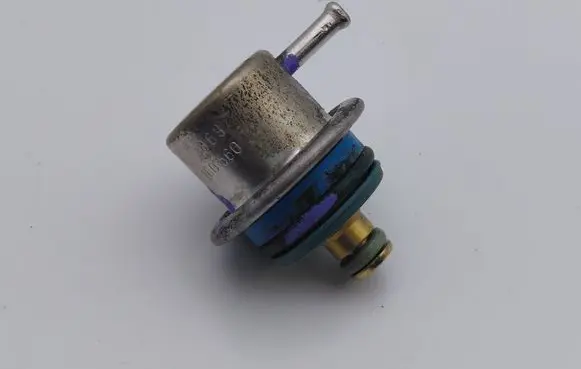 Peugeot 406 Fuel pressure regulator 0280160560
