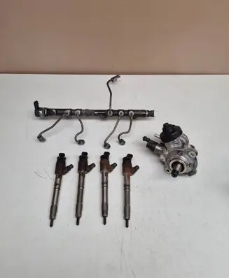 Hyundai Santa Fe Fuel injection system set 331002F600 0445010598 0445110584