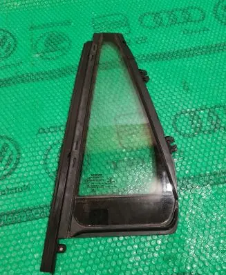 Volvo XC90 Rear vent window glass 1226189