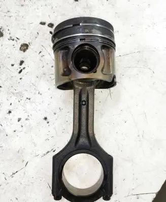 Hyundai Santa Fe Piston with connecting rod