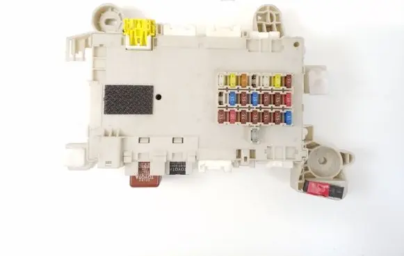Lexus LS 430 Fuse module 8273050130