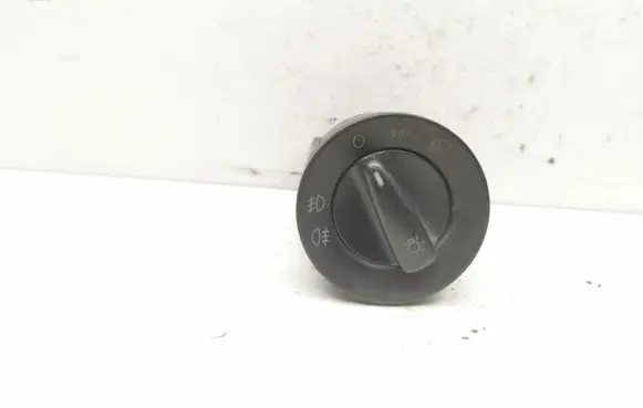 Volkswagen Golf IV Light switch 1C0941531A