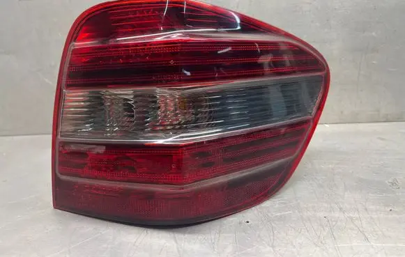 Mercedes-Benz ML W164 Rear/tail lights 404122R 4C4182