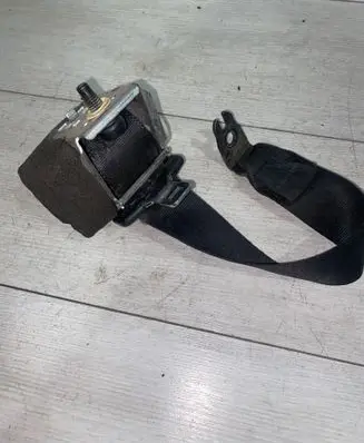 Ford Focus Rear seatbelt 040676