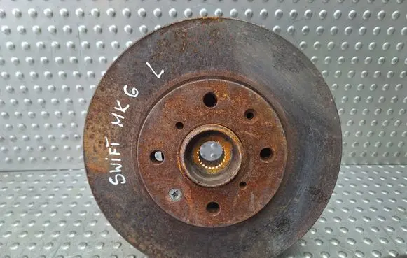 Suzuki Swift I Front wheel hub spindle knuckle 62J1