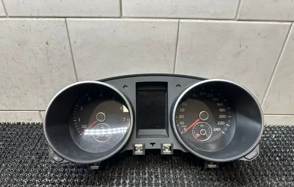 Volkswagen Golf VI Speedometer (instrument cluster) 5K0920861