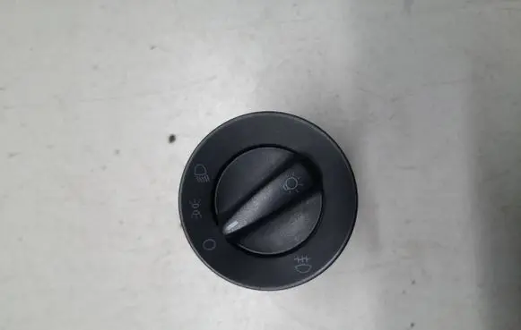 Skoda Fabia Mk2 (5J) Light switch 3B0941531B