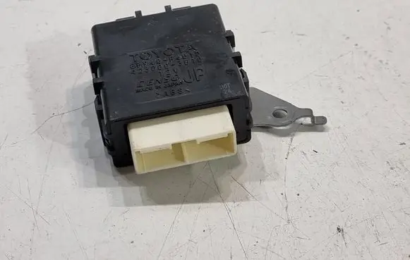 Toyota C-HR I Window wiper relay 85940F4010 4230003010