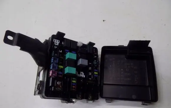 Honda FR-V Relay mounting block 3478yhu2398h23jo