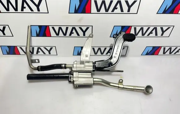 BMW M4 F82 F83 Oil pump 