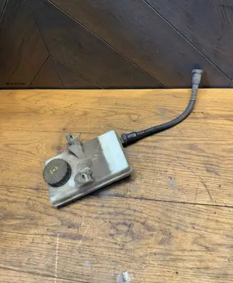 Brake fluid reservoir
