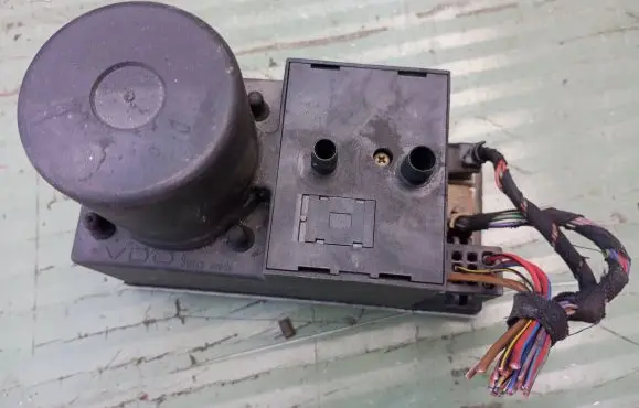 Audi A4 S4 B5 8D Central locking motor 8L0862257E