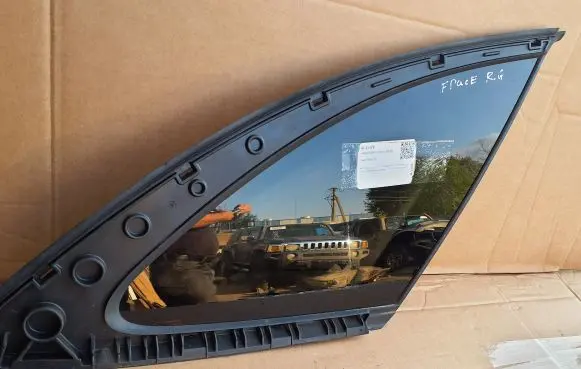 Jaguar F-Pace Rear side window