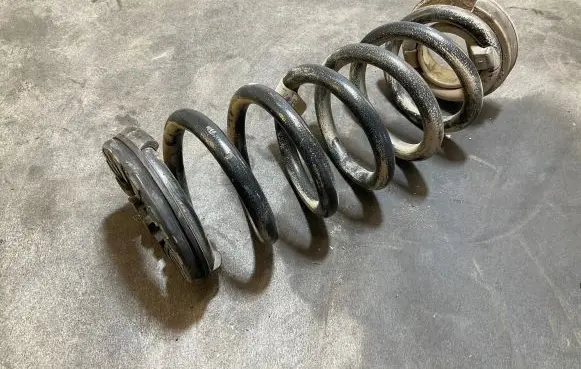 Land Rover Evoque II Rear coil spring K8D25B749NB