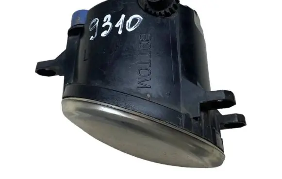 Toyota Avensis T270 Front fog light 812200D042 89210657