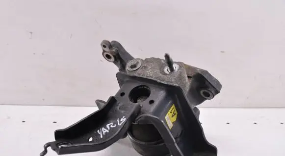 Toyota Yaris Engine mount bracket 47040