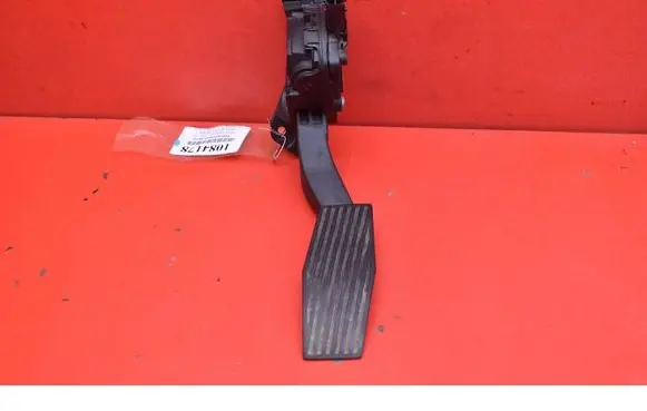 Opel Insignia A Accelerator throttle pedal 13237352DG