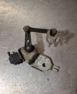 Headlight/headlamp level sensor