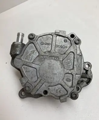 Volkswagen PASSAT B7 Vacuum pump 03L145100F