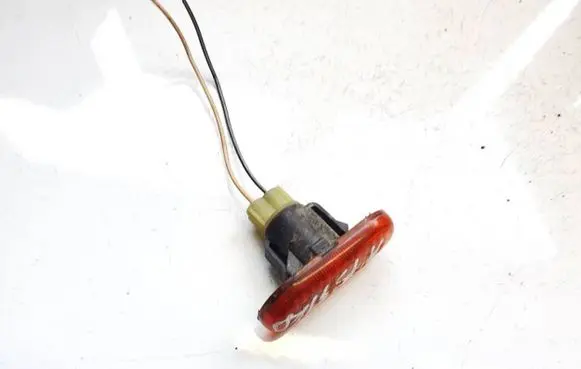 Renault Laguna I Front fender indicator light 13910020 6r0142789