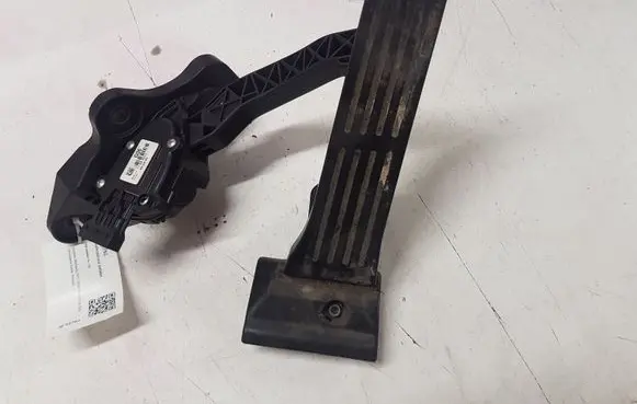 KIA Sorento Accelerator throttle pedal