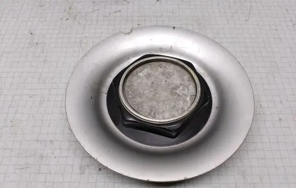 Volkswagen Golf IV Non-original wheel cap 