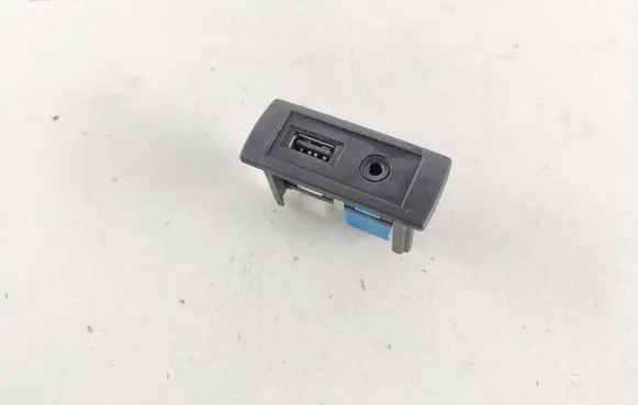 Mercedes-Benz Vito Viano W447 USB socket connector A4478200087 20818731