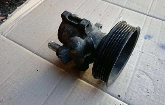 Volkswagen Golf IV Power steering pump 1J0422154C