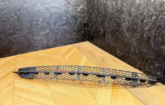 Mercedes-Benz E W211 Front bumper lower grill A2118850553