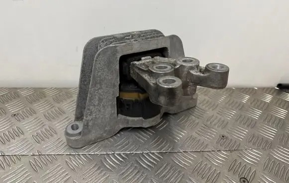 Chrysler Pacifica Engine mount bracket P68224746AD