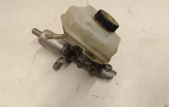 Mercedes-Benz CLS C219 Master brake cylinder A2114300802