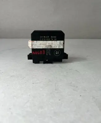 Mercedes-Benz E W210 Door control unit/module 2108207826