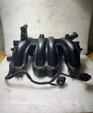 Audi A3 S3 8P Intake manifold 06A13320
