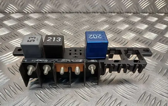 Audi A4 S4 B5 8D Relay mounting block 8L0941822A
