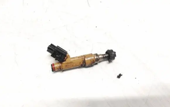 Toyota Auris 150 Fuel injector 2325037010 23250-37010