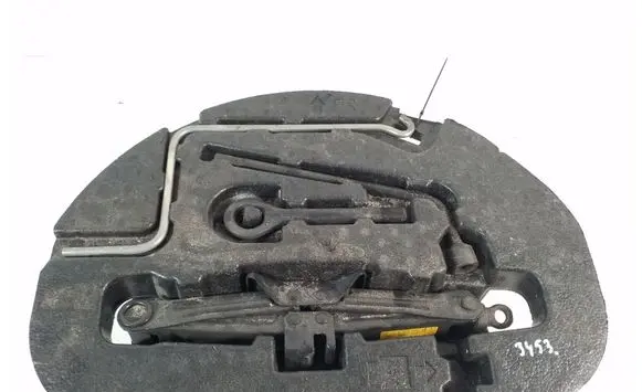 Toyota Prius+ (ZVW40) Tool set 64777-47080