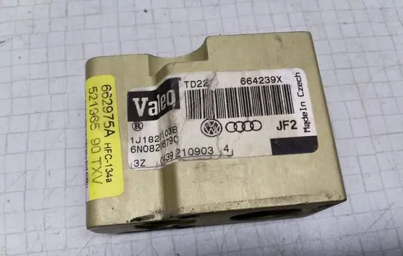 Volkswagen Bora Air conditioning (A/C) expansion valve 1J1820103B