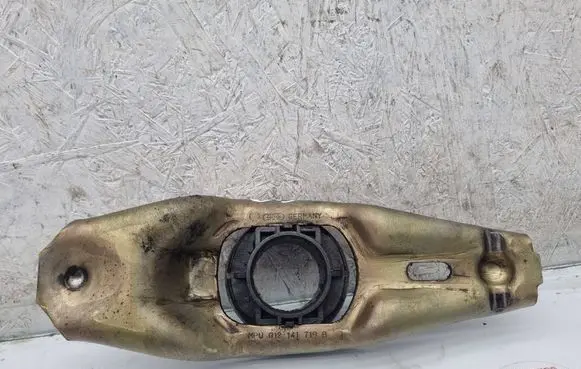 Volkswagen PASSAT B5 Clutch release arm fork 012141719B