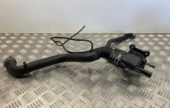 Ford Focus Engine coolant pipe/hose CM5E8K556BB