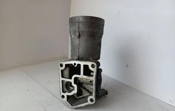Skoda Octavia Mk2 (1Z) Oil filter mounting bracket 045115389K