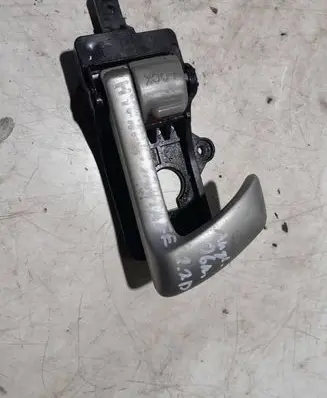 Hyundai Santa Fe Front door interior handle