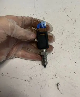Nissan Note (E11) Brake pedal sensor switch