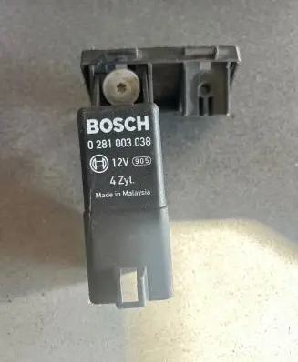 Volkswagen Touran I Glow plug pre-heat relay 0281003038