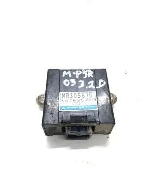 Mitsubishi Pajero Door central lock control unit/module MR305675 X4T63571M