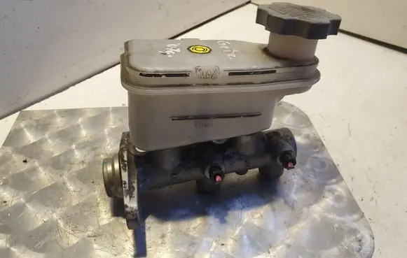 Master brake cylinder