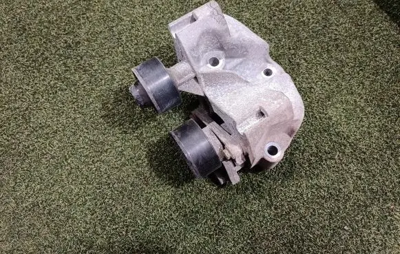 Renault Trafic III (X82) Generator/alternator bracket 117105508R
