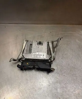 Toyota Auris 150 Engine control unit/module 0281013413 1039S28734 8966102E10