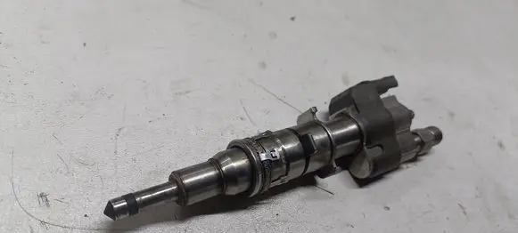 BMW 3 E90 E91 Fuel injector 7589048
