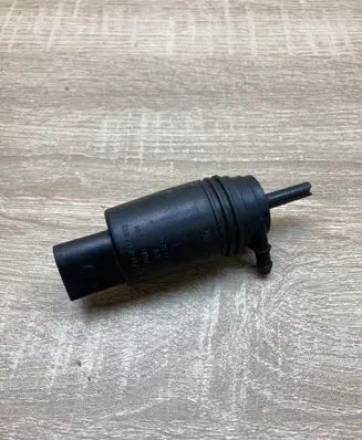 BMW 5 E60 E61 Windscreen/windshield washer pump 8377612 22557610